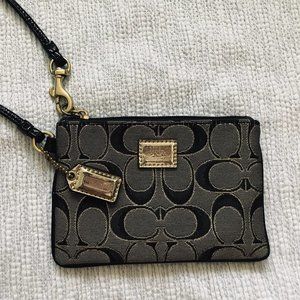 Coach POPPY Small Wristlet